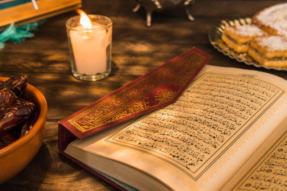 opened-quran-near-candle