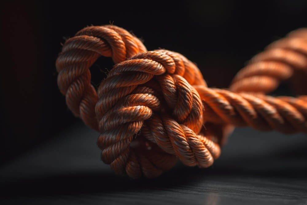 red-rope-is-tied-black