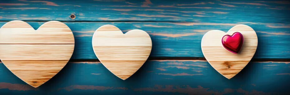 wooden-heart-blue-wooden